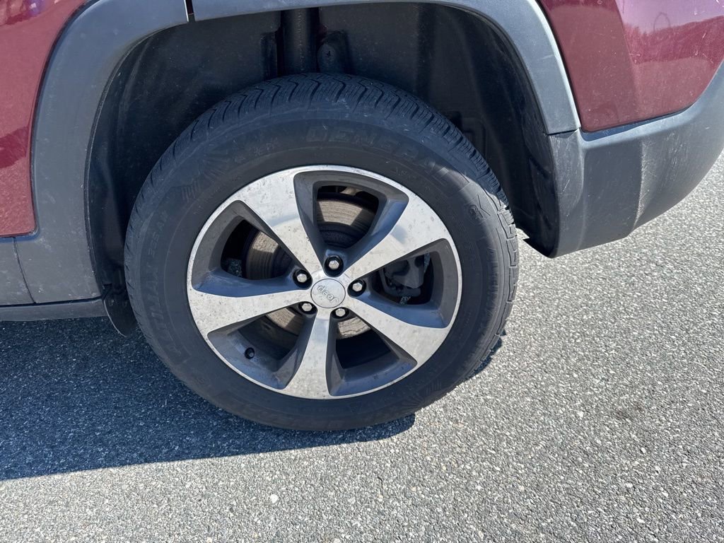 Used 2019 Jeep Cherokee Limited image 9