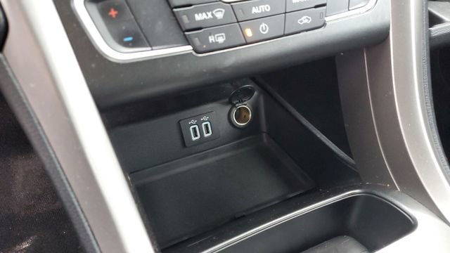 Used 2020 Ford Fusion SE image 19