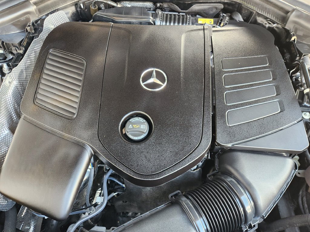 Used 2024 Mercedes-Benz GLC 300 4MATIC image 31