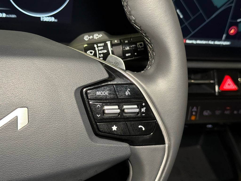 Certified 2024 Kia Niro Wind FWD image 30