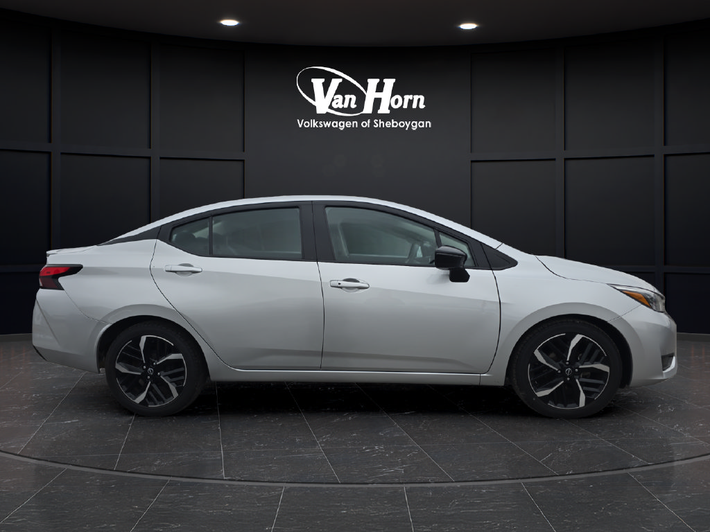 Used 2024 Nissan Versa SR FWD image 8
