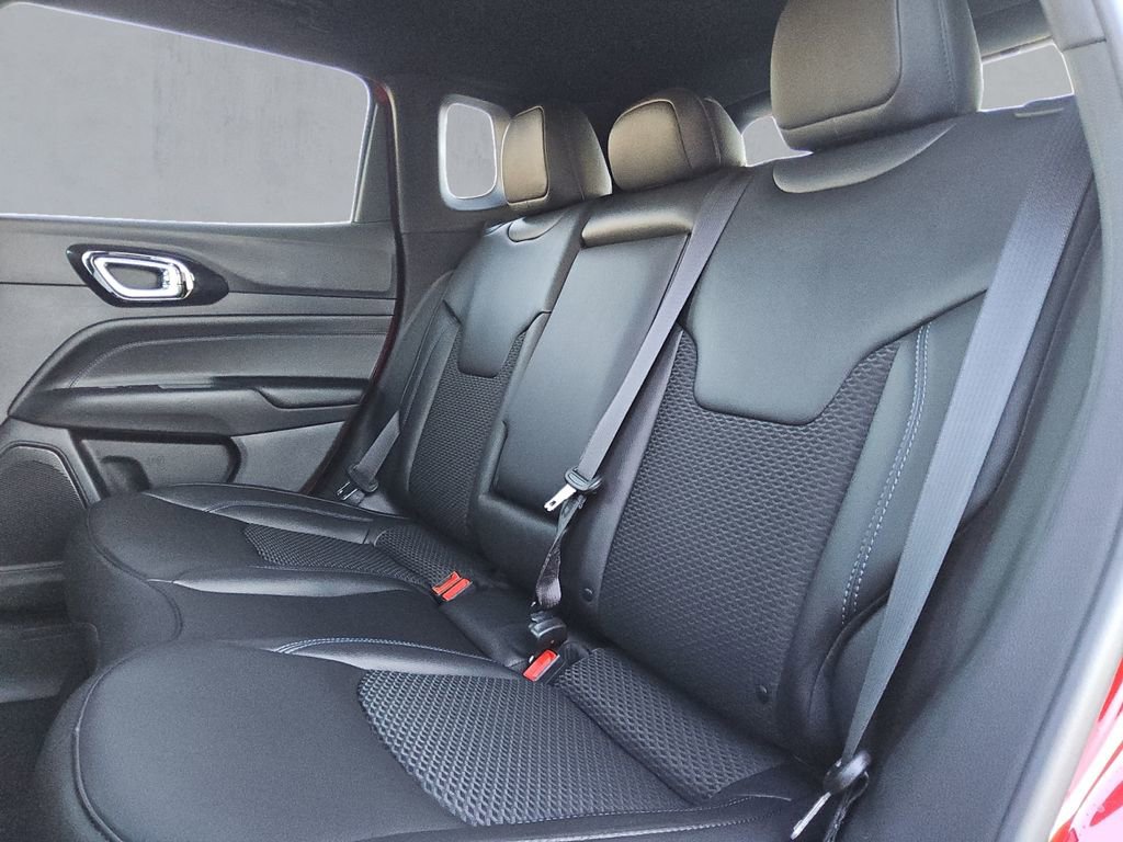 New 2026 Jeep Compass Latitude image 13
