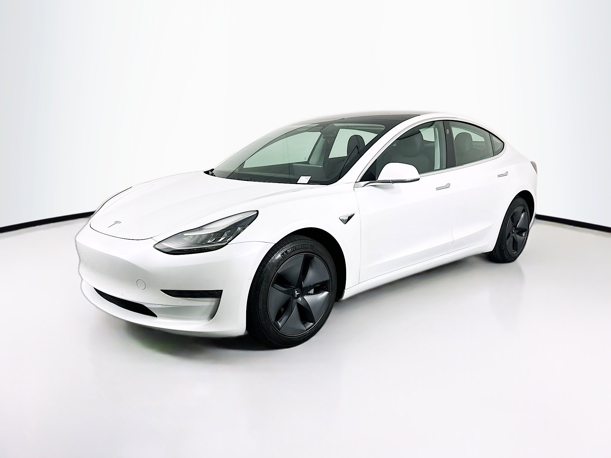 Used 2019 Tesla Model 3 Standard Range Plus image 3