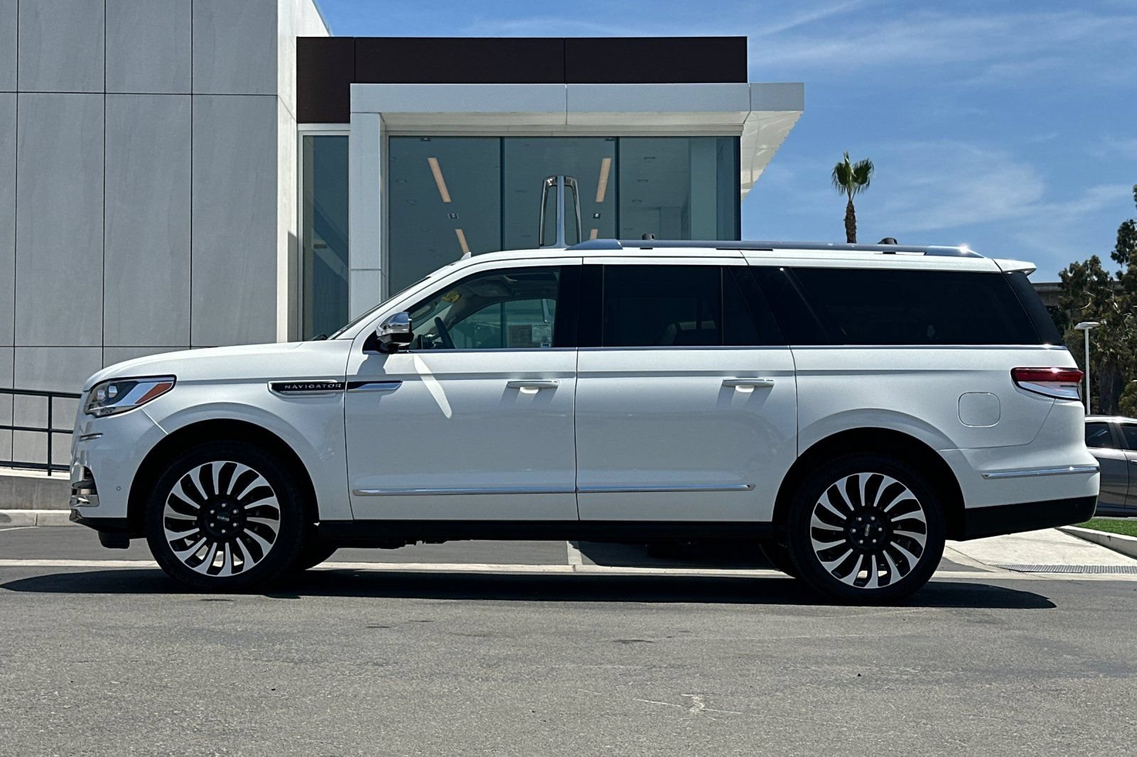 Certified 2023 Lincoln Navigator L Black Label AWD/4WD image 6