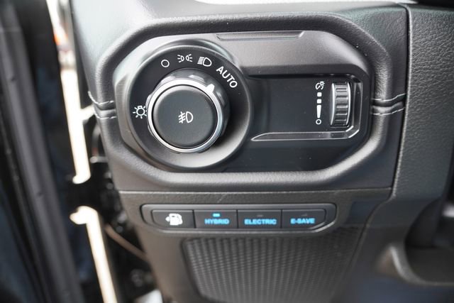 Used 2025 Jeep Wrangler Unlimited Sahara w/ Safety Group image 22