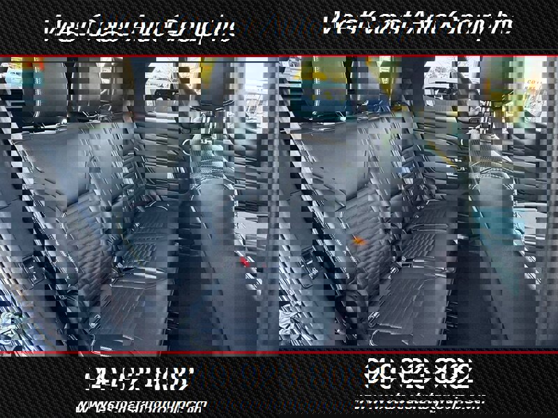 Used 2020 Land Rover Discovery HSE image 12