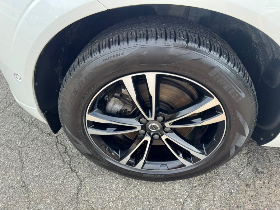 Used 2019 Volvo XC60 T6 Momentum w/ Multimedia Package AWD/4WD image 14