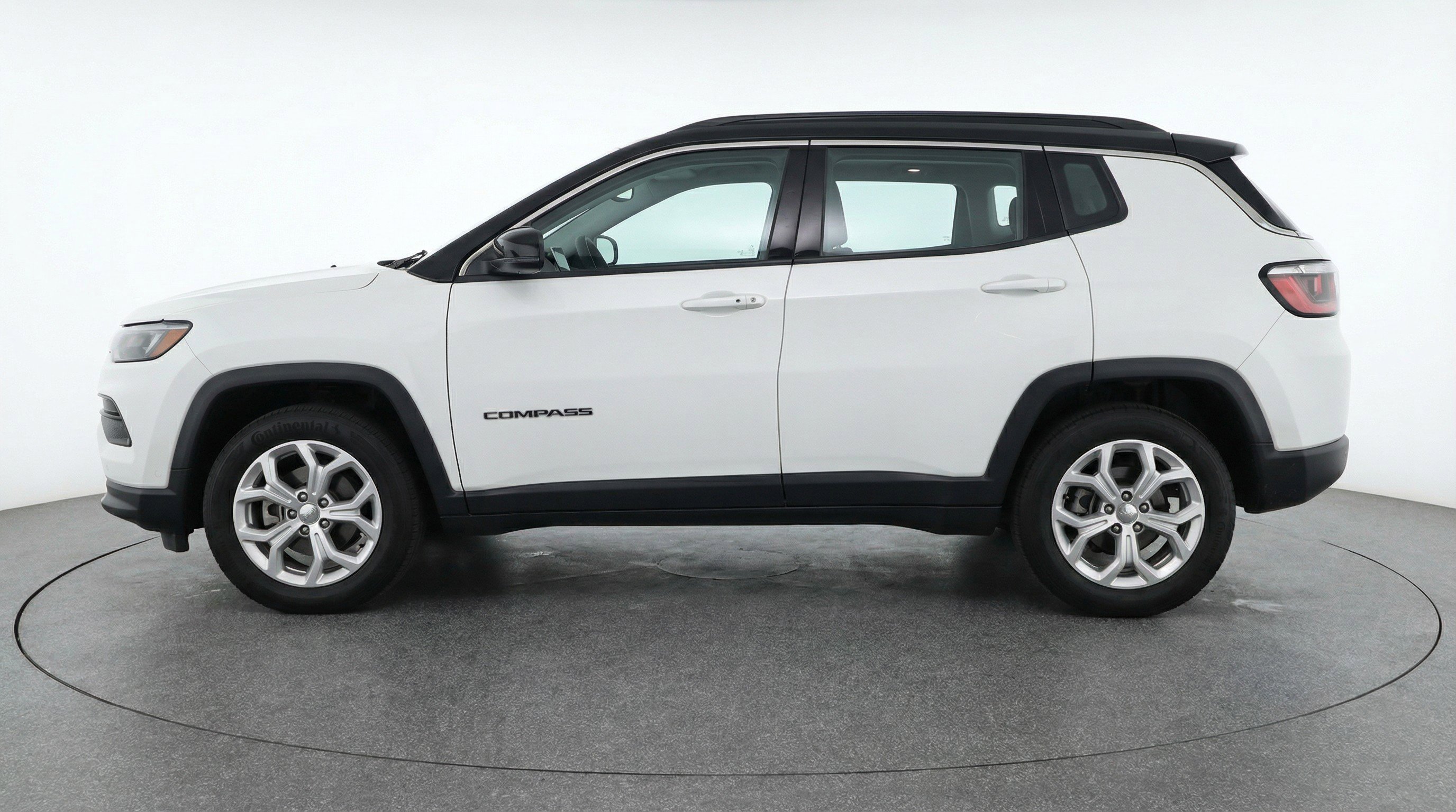 Used 2025 Jeep Compass Latitude image 5