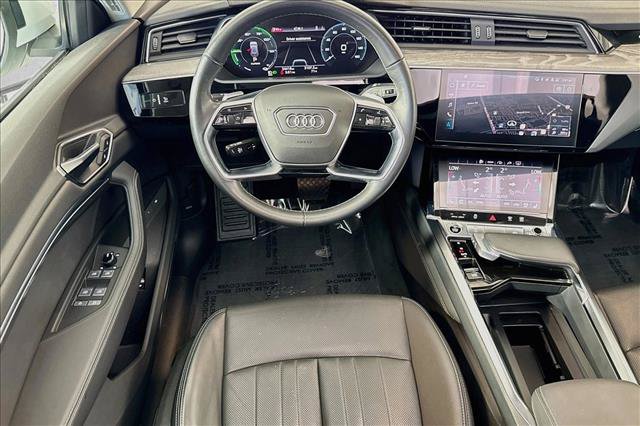 Used 2022 Audi e-tron Premium Plus w/ Premium Plus Package AWD/4WD image 21