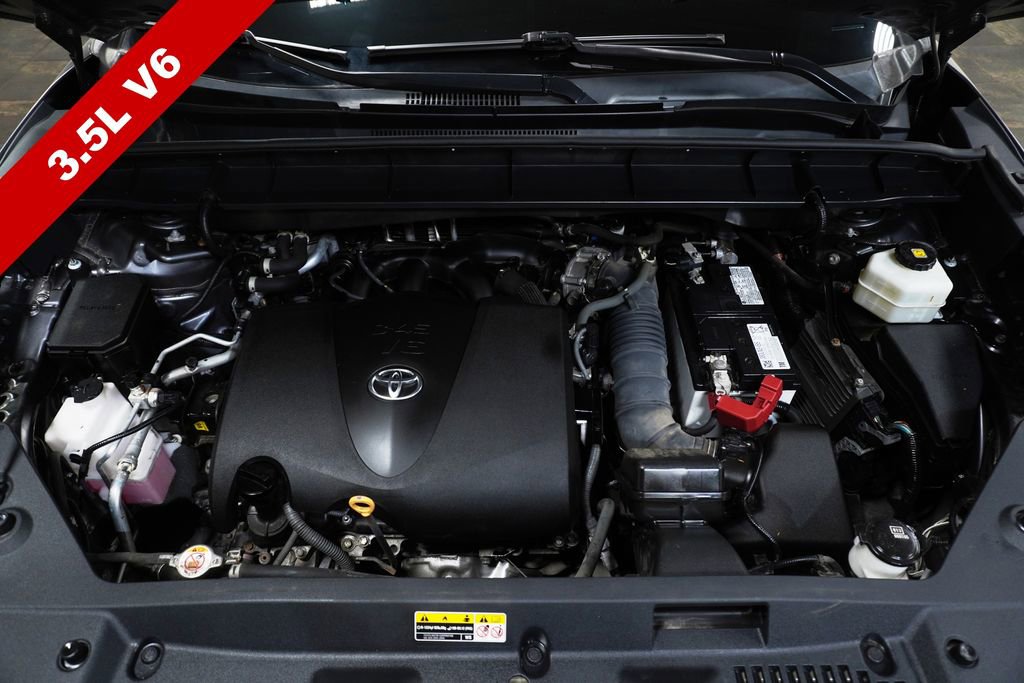 Used 2021 Toyota Highlander XLE AWD/4WD image 11