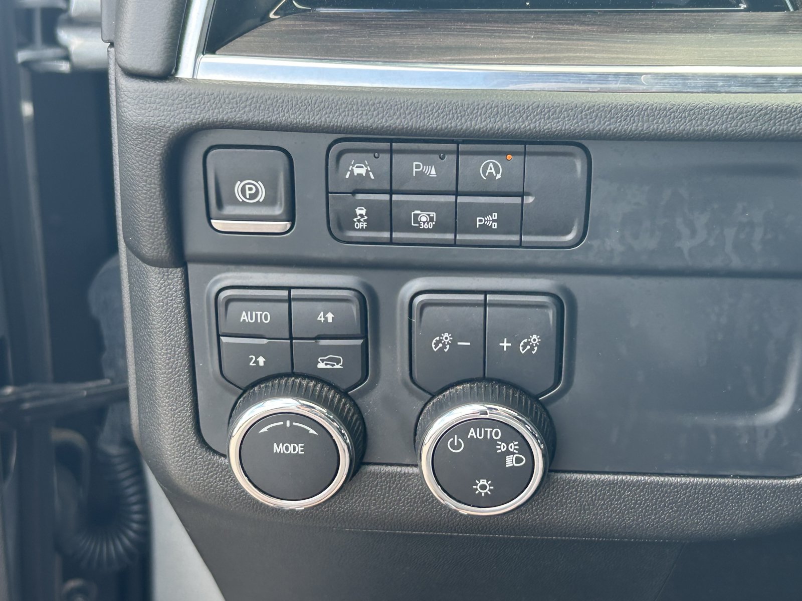 Used 2025 Chevrolet Tahoe LT AWD/4WD image 19