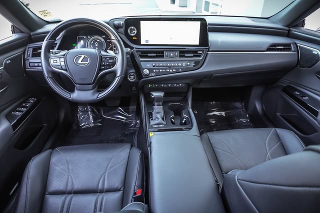 Certified 2025 Lexus ES 300h w/ Luxury Package FWD image 17