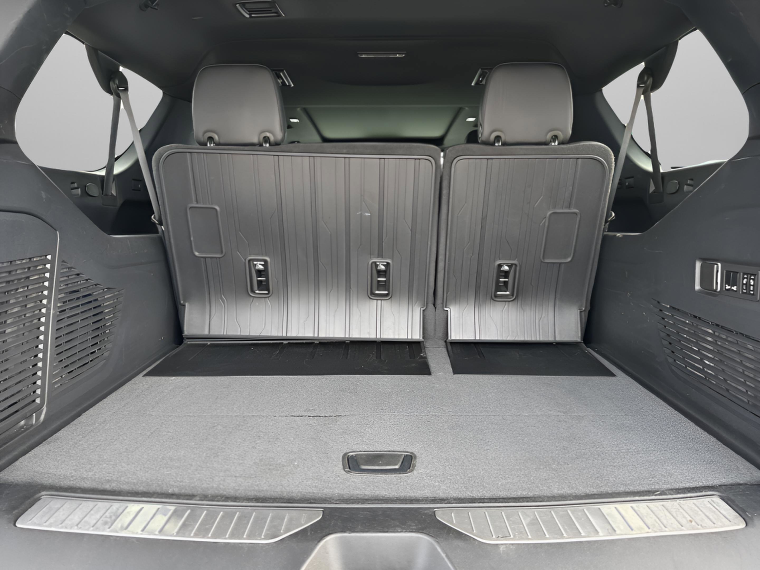 Used 2024 GMC Yukon XL Denali image 39