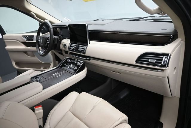Certified 2021 Lincoln Navigator Reserve w/ Luxury Package AWD/4WD image 31