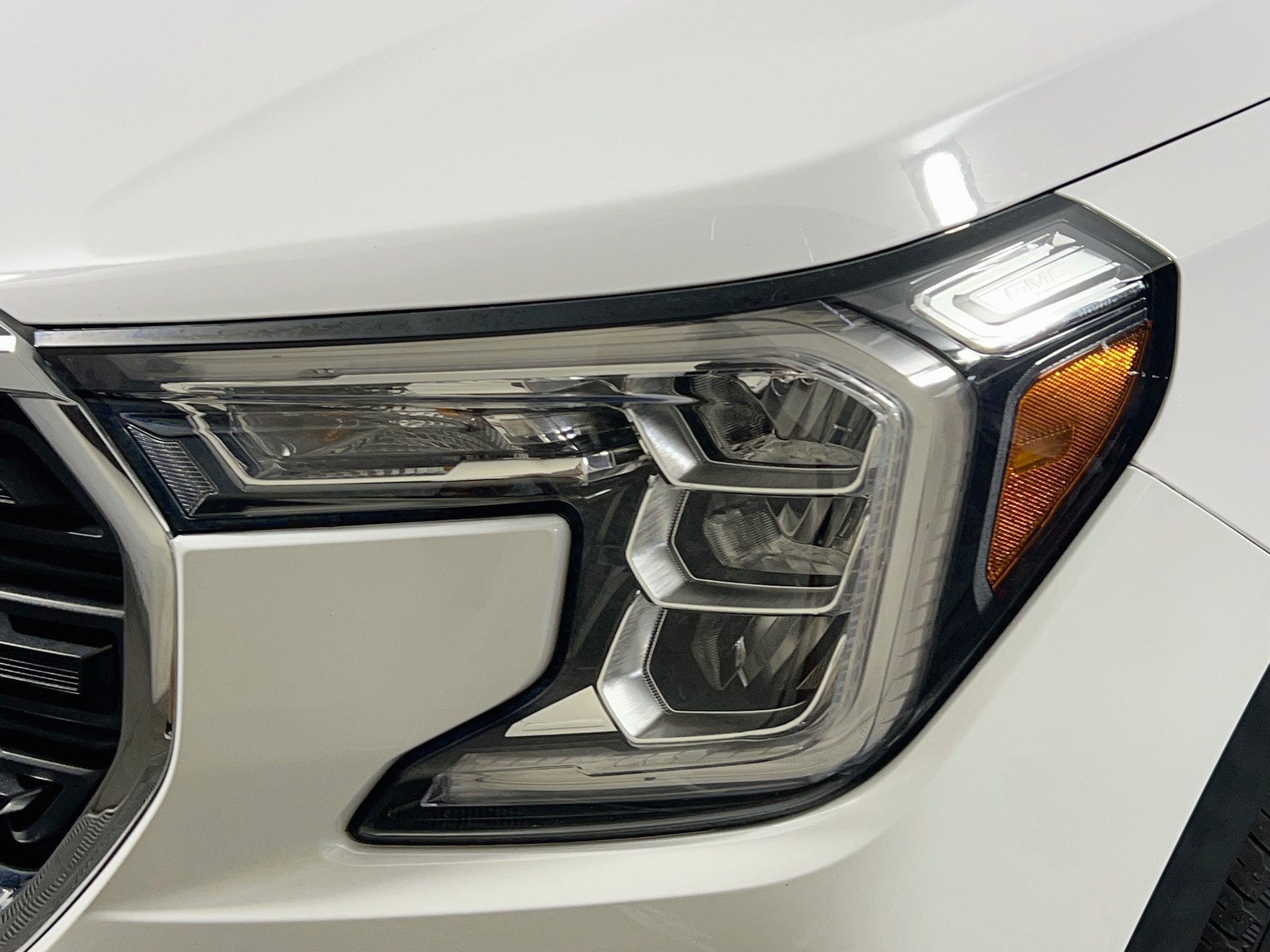 Used 2023 GMC Terrain SLE w/ Driver Convenience Package AWD/4WD image 11