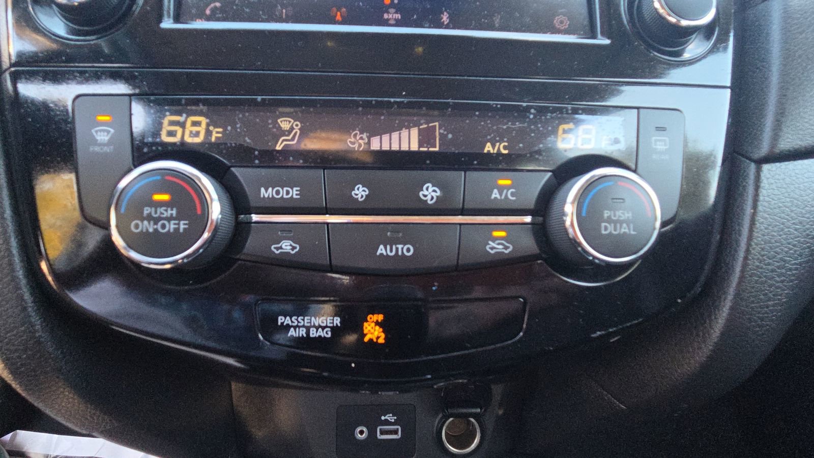 Used 2019 Nissan Rogue SV w/ Premium Package image 24