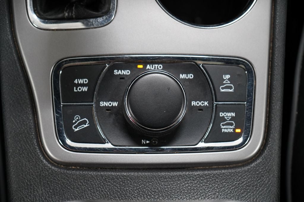 Used 2020 Jeep Grand Cherokee Overland AWD/4WD image 19