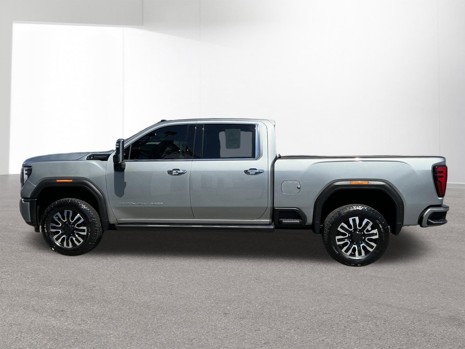 Used 2024 GMC Sierra 2500 Denali Ultimate AWD/4WD image 6