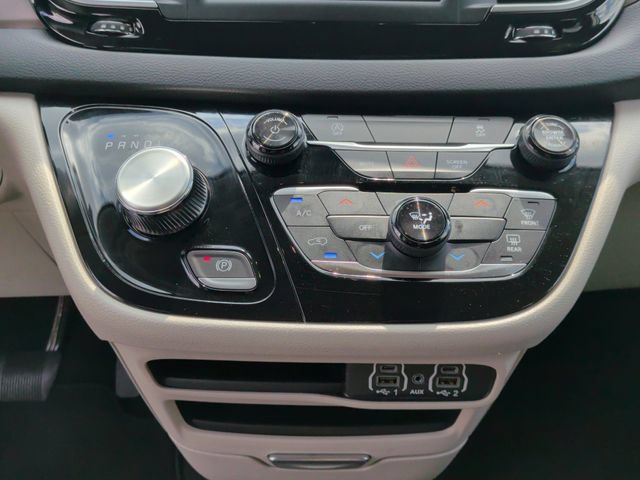 Used 2024 Chrysler Voyager LX FWD image 18