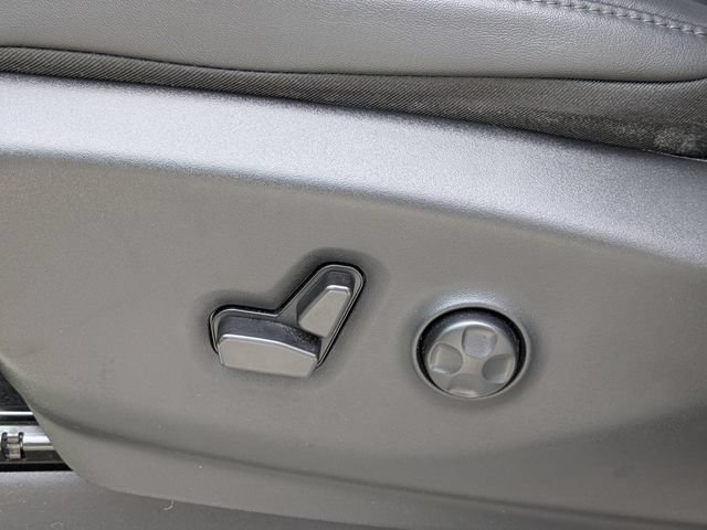 Used 2024 Chrysler Pacifica Touring-L AWD/4WD image 30