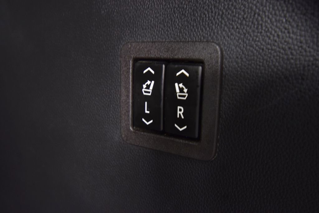 Used 2021 Buick Enclave Premium w/ Sun and Sites Package image 41