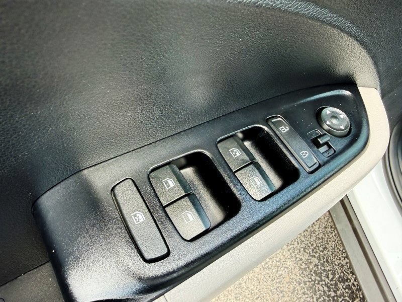Used 2023 Hyundai Venue SEL FWD image 33
