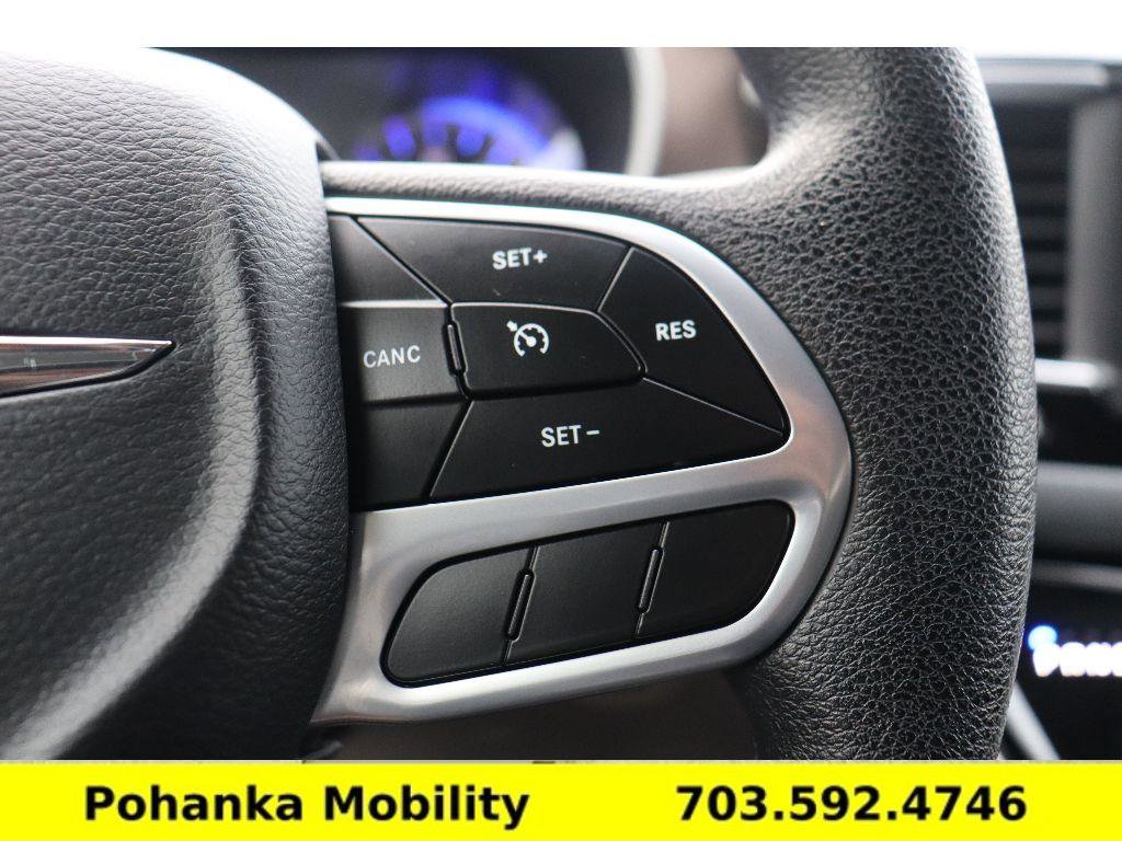 Used 2020 Chrysler Voyager L image 14