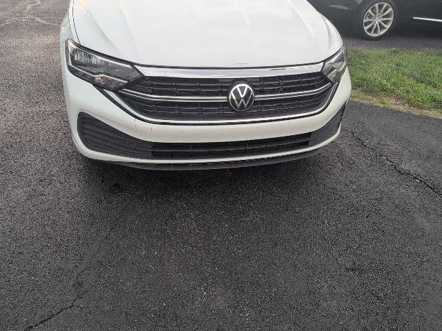 Used 2023 Volkswagen Jetta SE w/ Panoramic Sunroof Package FWD image 11