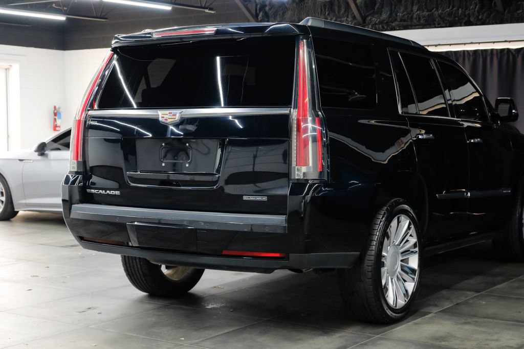 Used 2016 Cadillac Escalade Platinum RWD image 12