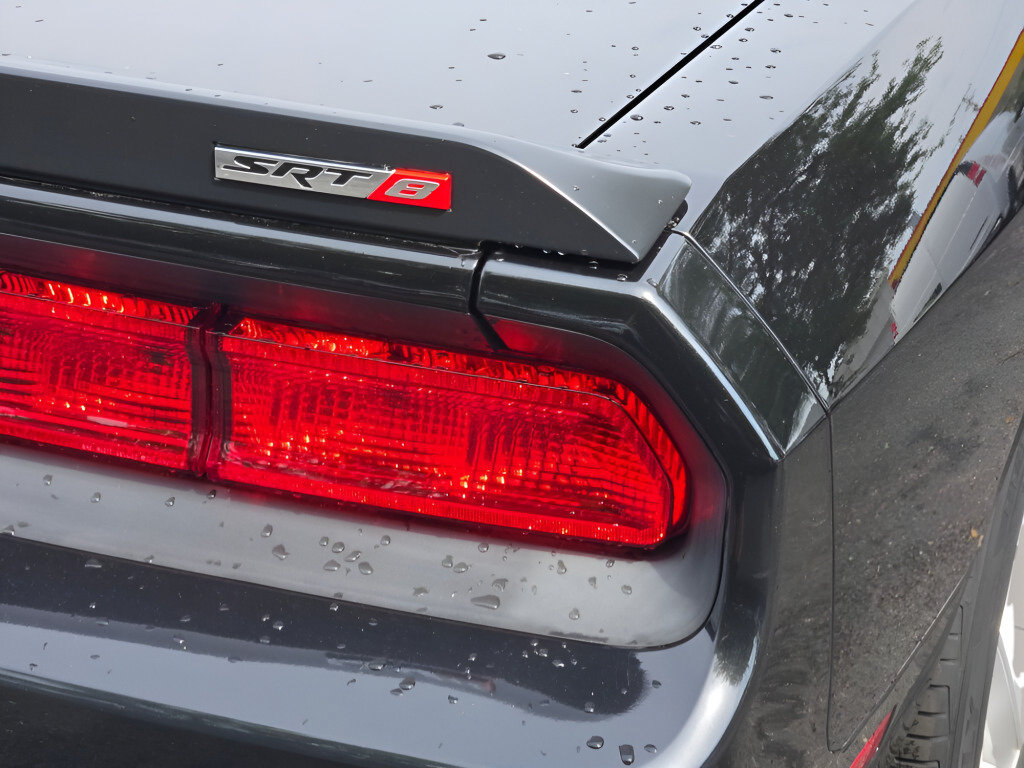 Used 2009 Dodge Challenger SRT8 RWD image 7