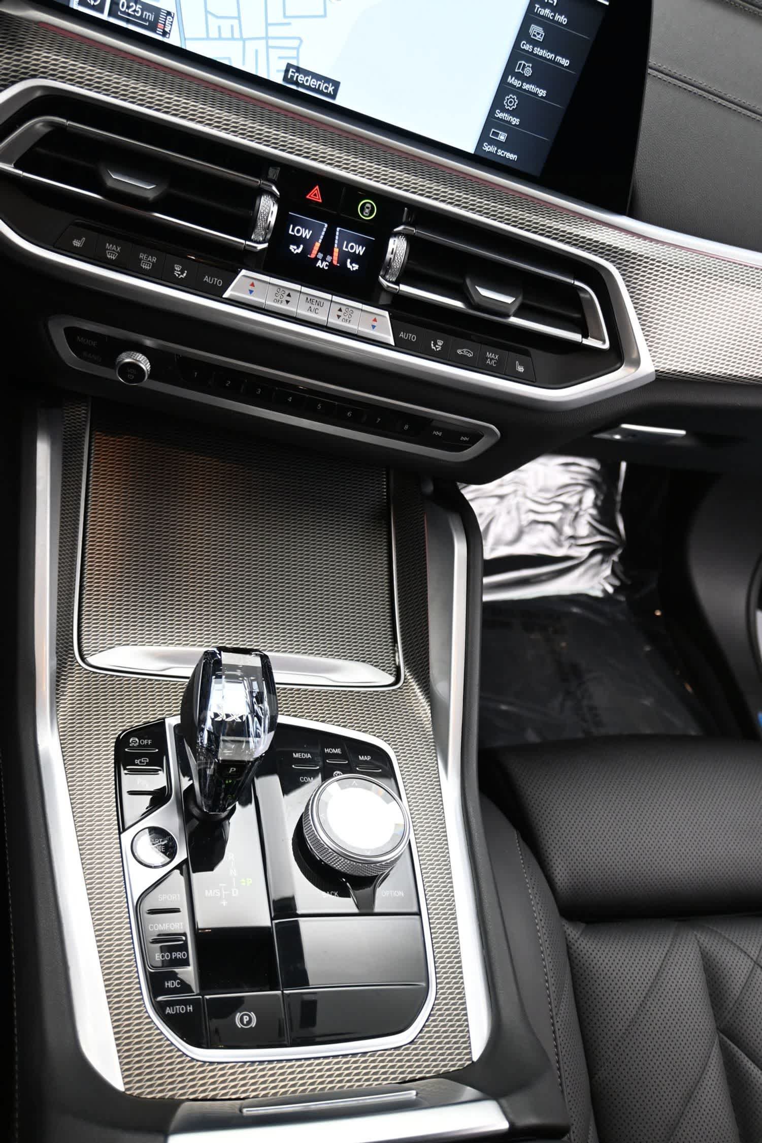 Used 2023 BMW X6 xDrive40i w/ M Sport Package AWD/4WD image 22