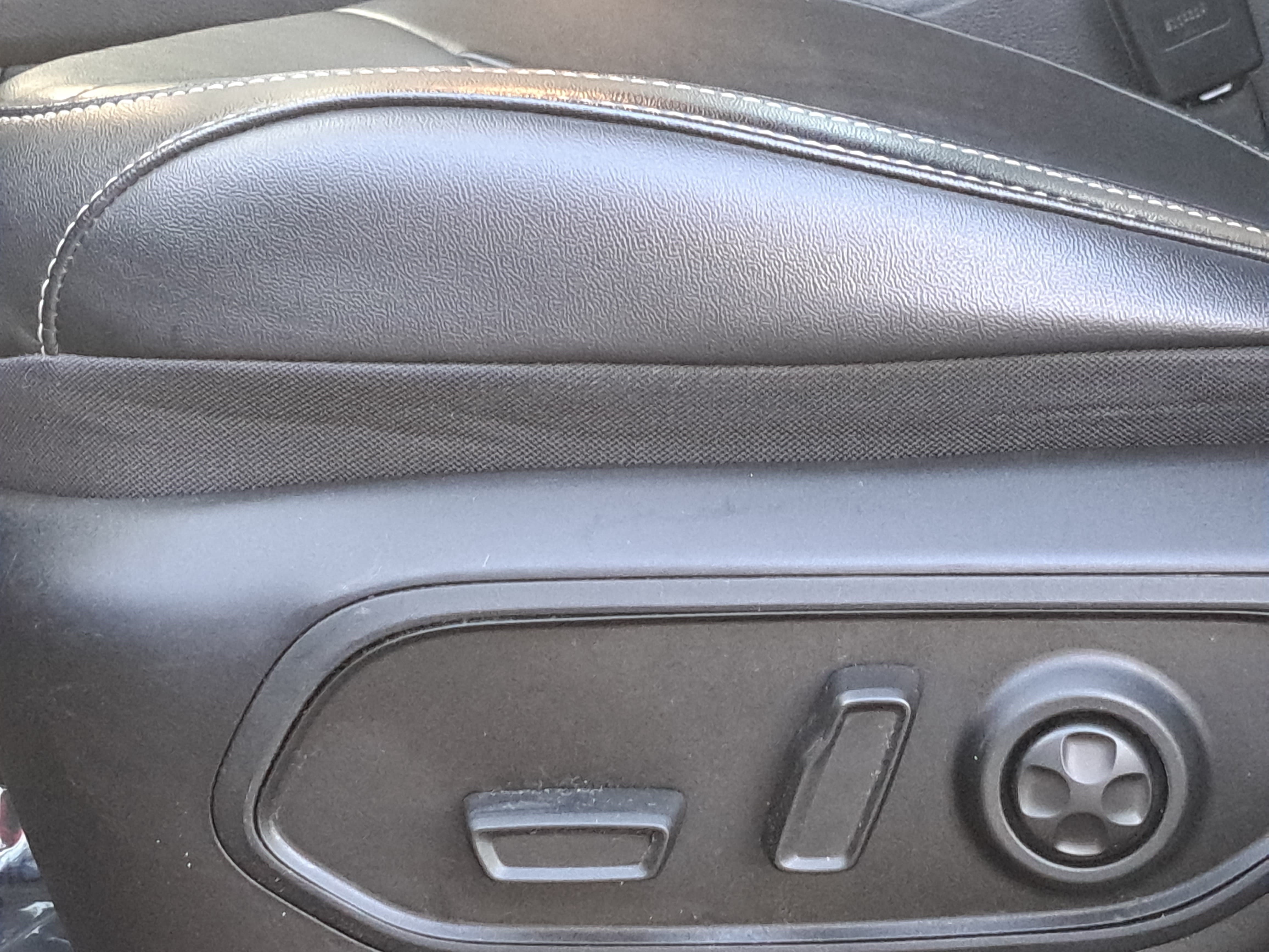 Used 2022 Jeep Grand Cherokee L Limited RWD image 30
