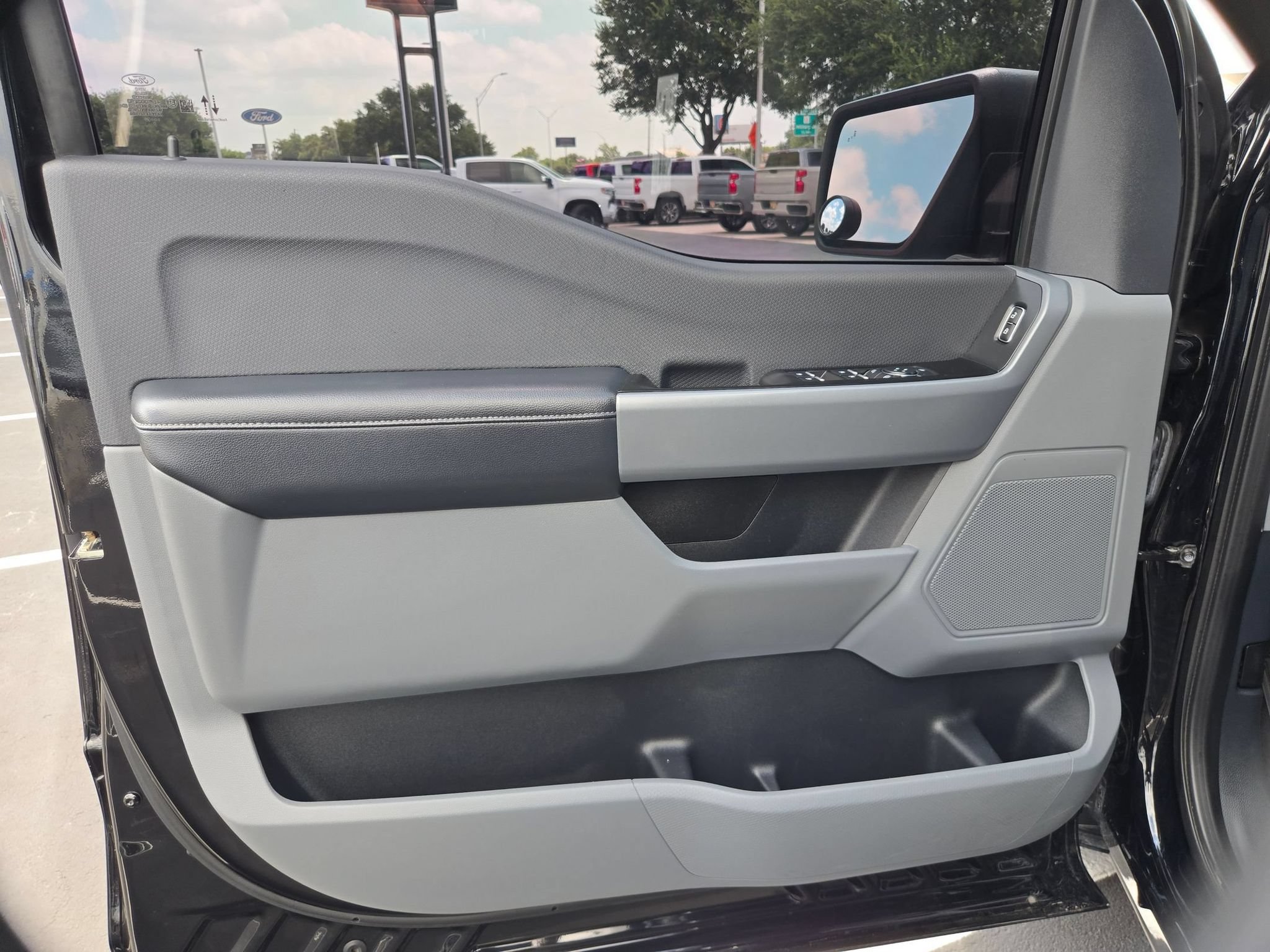 Used 2023 Ford F150 XLT RWD image 12