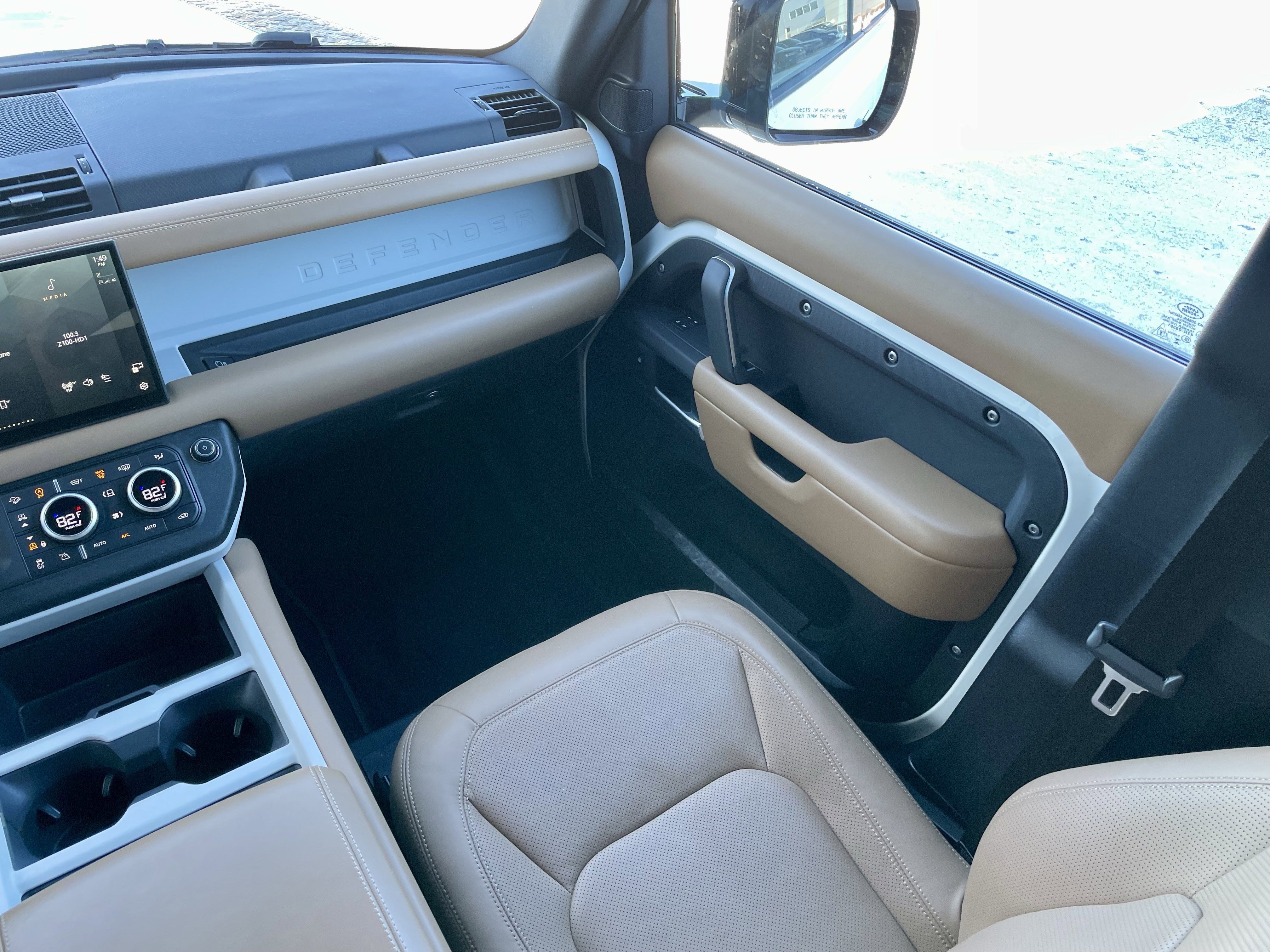 Certified 2025 Land Rover Defender 110 X-Dynamic SE image 18