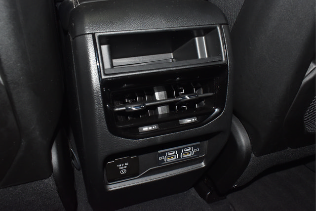Used 2024 Jeep Grand Cherokee Altitude AWD/4WD image 21
