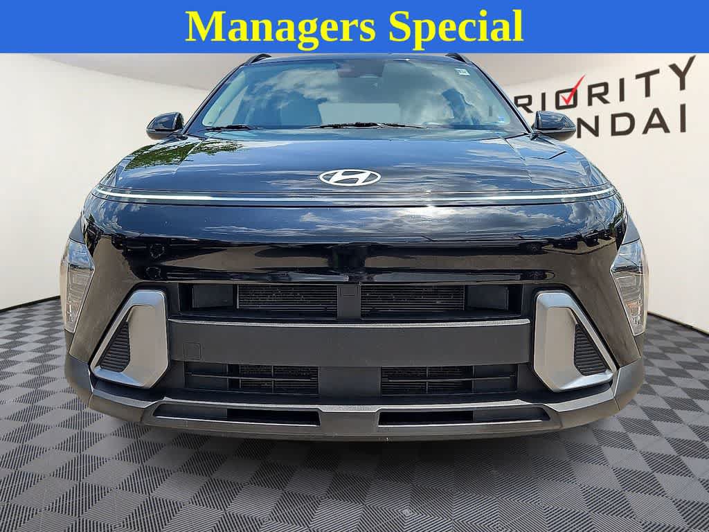 Used 2024 Hyundai Kona SEL FWD image 2