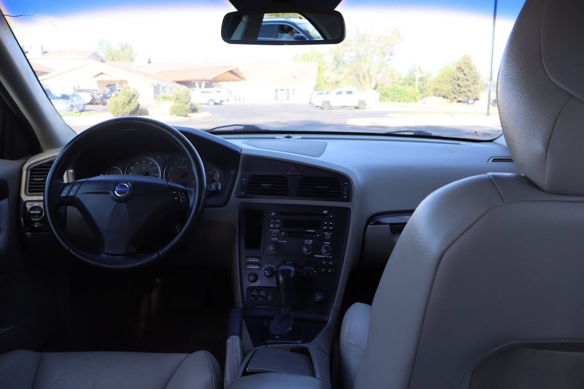 Used 2004 Volvo S60 2.5T AWD/4WD image 16