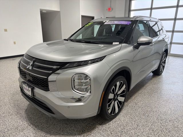 Used 2025 Mitsubishi Outlander SEL image 6