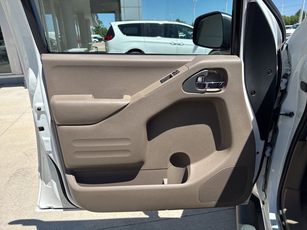 Used 2015 Nissan Frontier SV w/ SV Value Truck Package AWD/4WD image 20