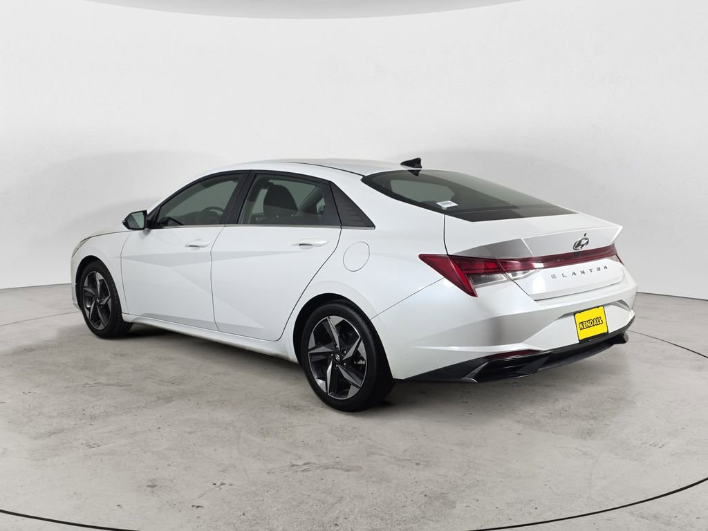 Used 2021 Hyundai Elantra SEL w/ Convenience + Premium Package image 3