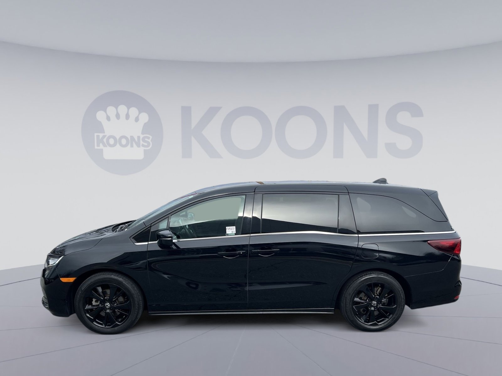 Used 2023 Honda Odyssey Sport image 2