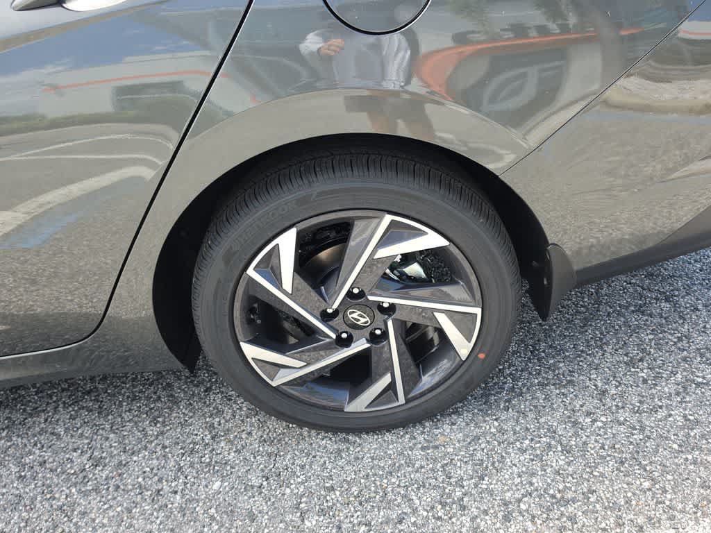 New 2026 Hyundai Elantra Limited FWD image 14