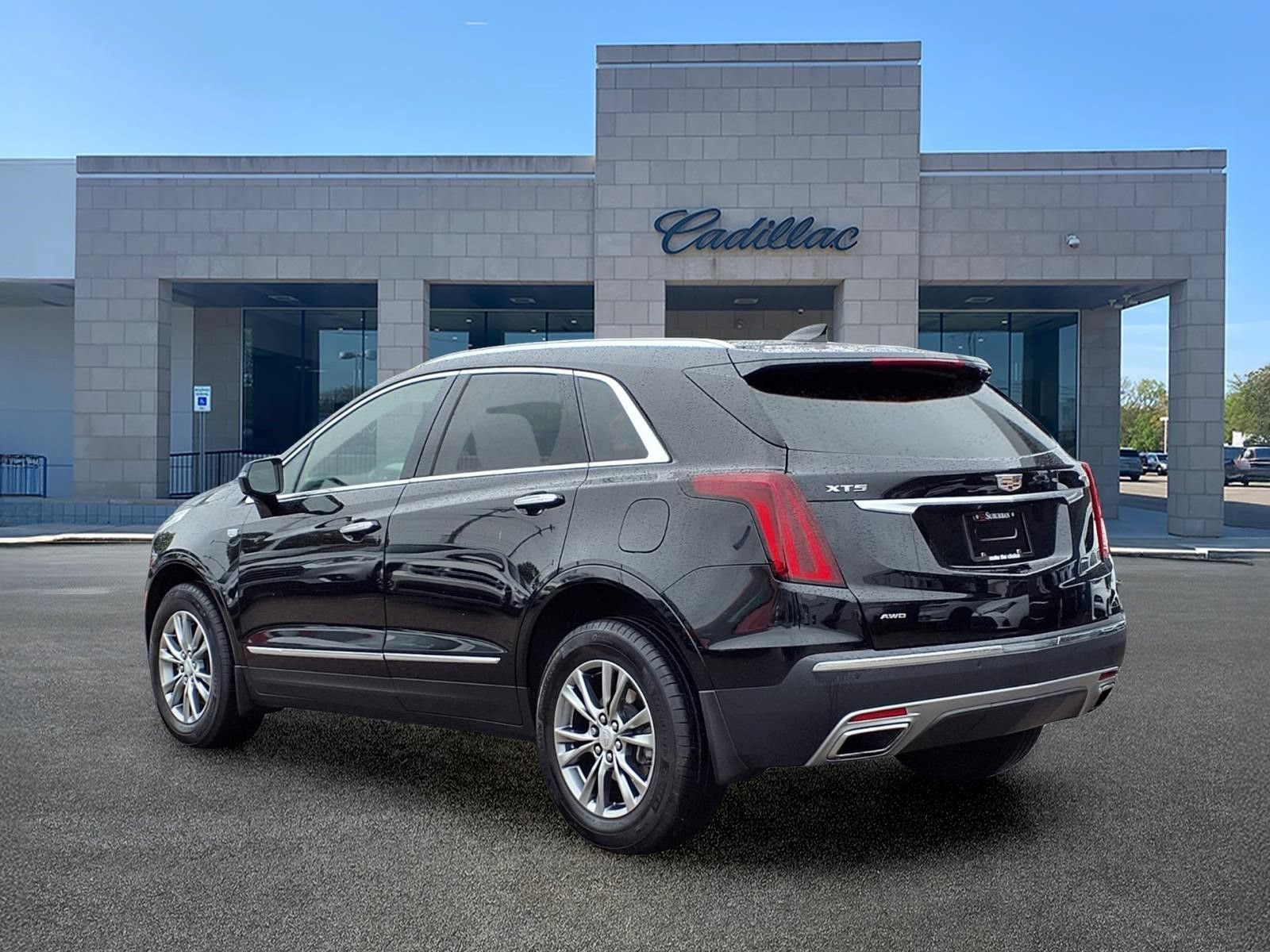 Used 2023 Cadillac XT5 Premium Luxury w/ LPO, Floor Liner Package AWD/4WD image 6