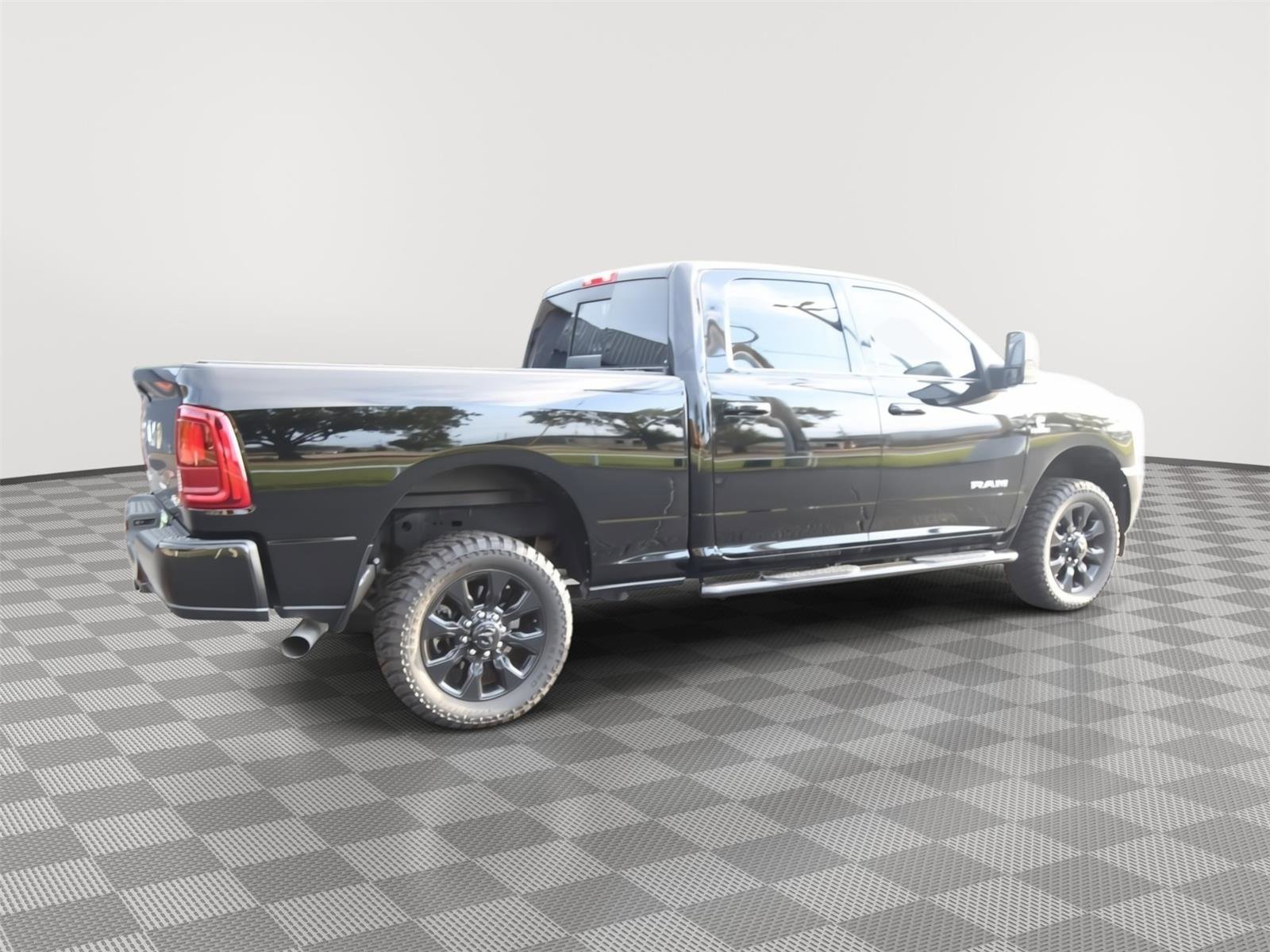 Used 2025 RAM 2500 Laramie AWD/4WD image 3