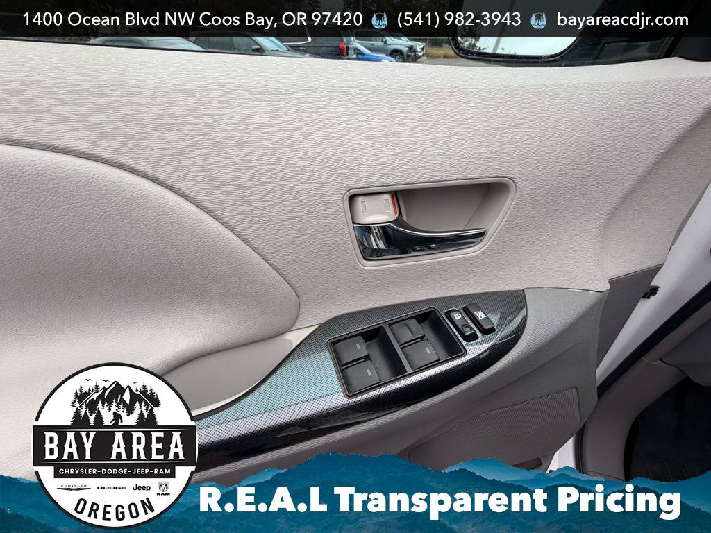 Used 2011 Toyota Sienna SE w/ Preferred Pkg FWD image 11