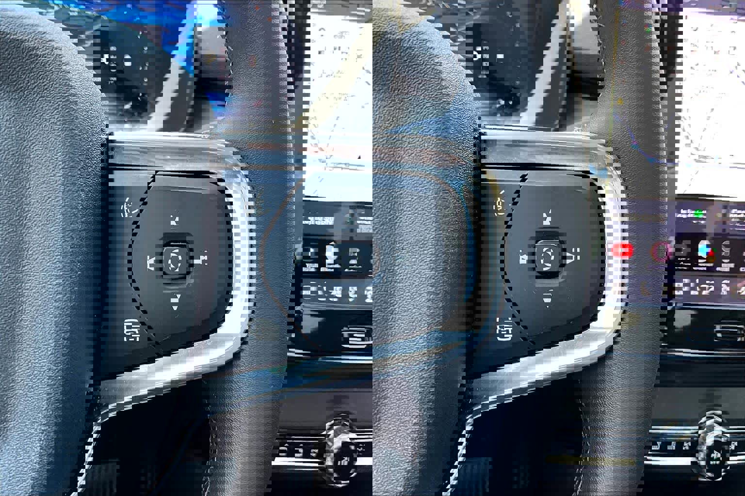 Used 2024 Volvo XC40 B5 Ultimate image 24