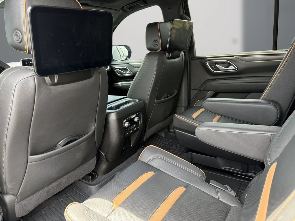 Used 2024 GMC Yukon AT4 w/ Technology Package AWD/4WD image 15