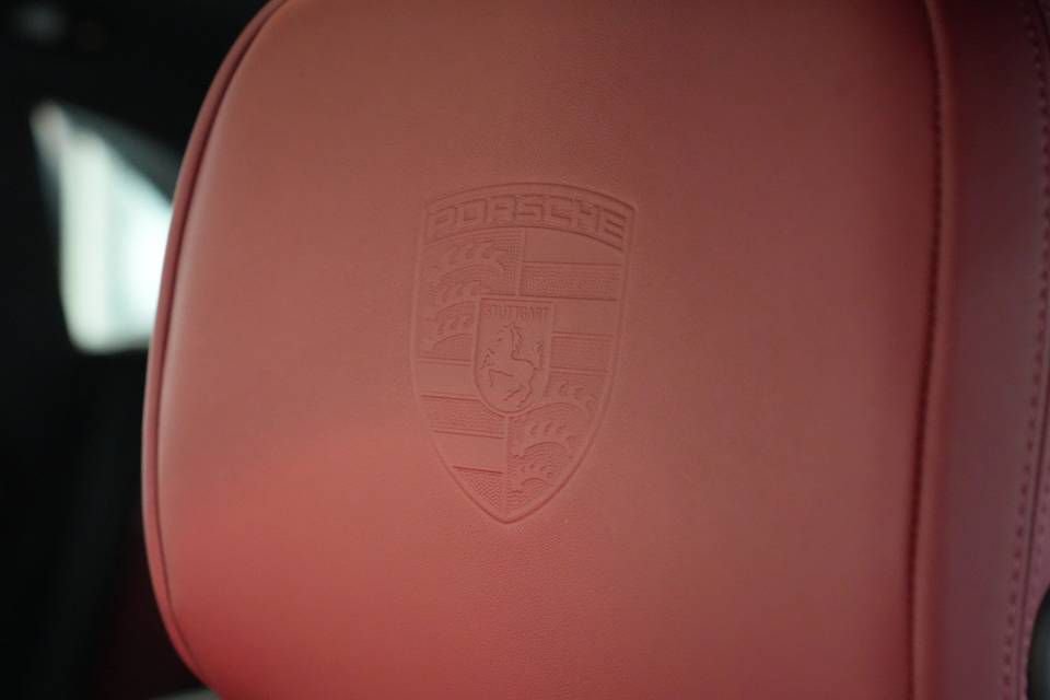 Certified 2025 Porsche Macan AWD/4WD image 34