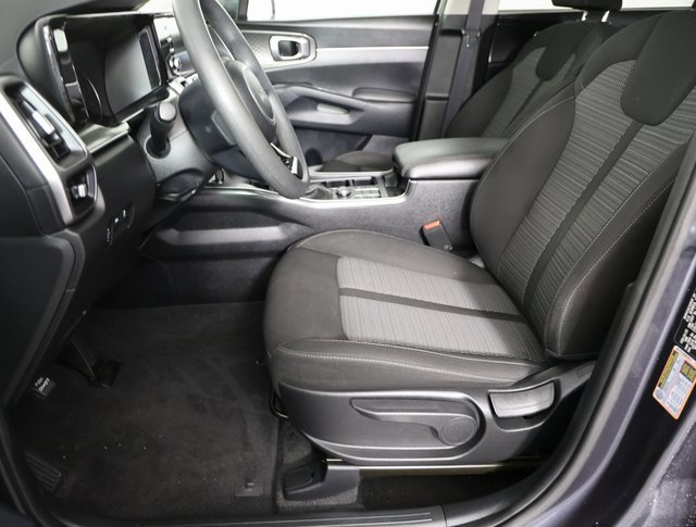 Used 2023 Kia Sorento LX image 12