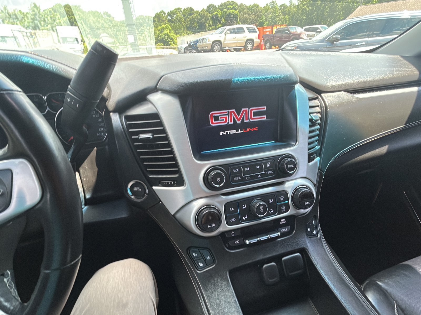 Used 2017 GMC Yukon SLT AWD/4WD image 16